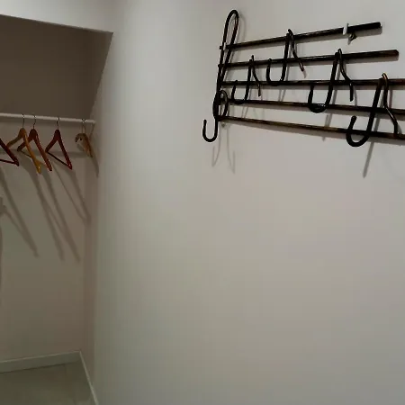 With Small Tub شقة